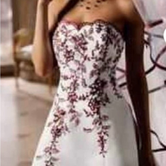 David’s Bridal Deep red accented wedding dress with matching vail   Size 4 - Picture 3 of 15